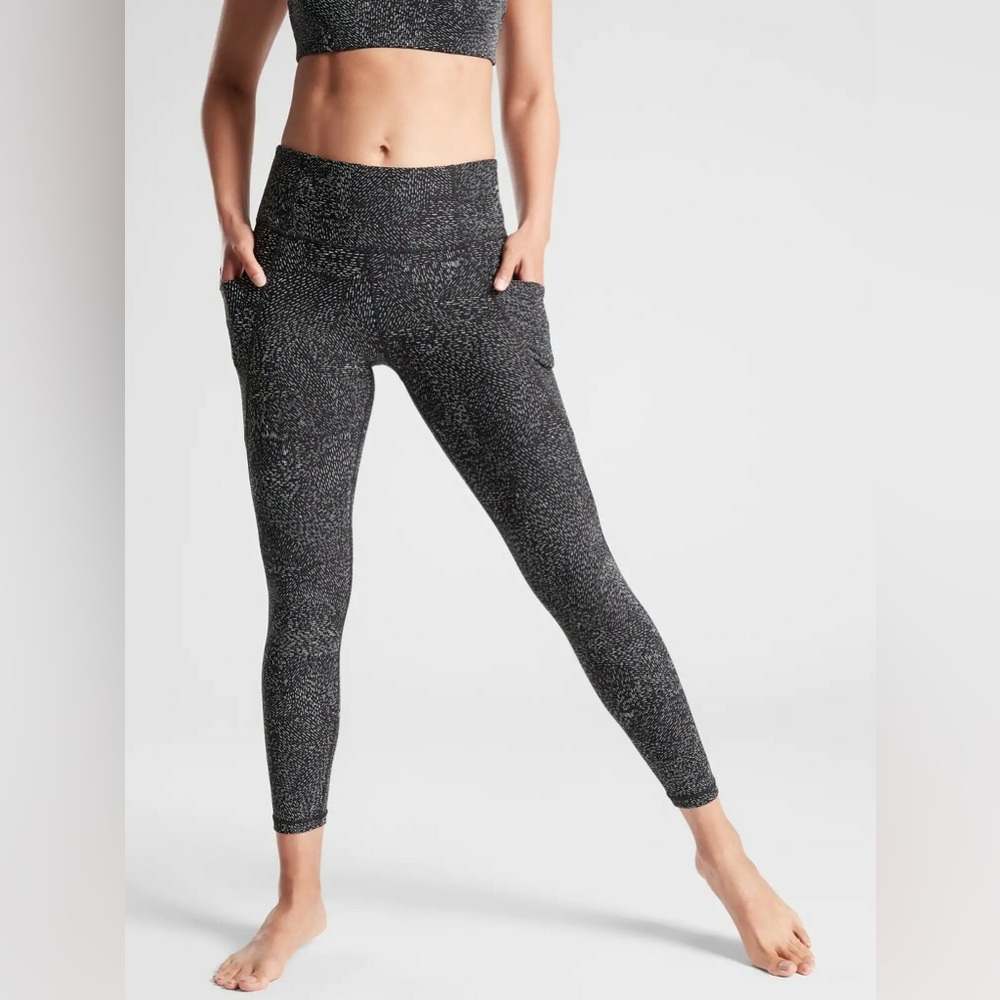 Athleta Salutation Stash Pocket Tight - Black Rainwater - Size Small